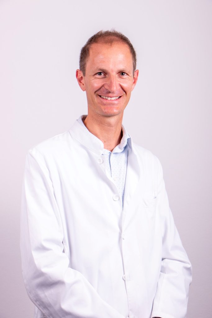 Der neue ärztliche Direktor der Privatklinik Hochrum, Dr. Thomas Finsterwalder, MBA, FA für Anästhesie und Intensivmedizin.